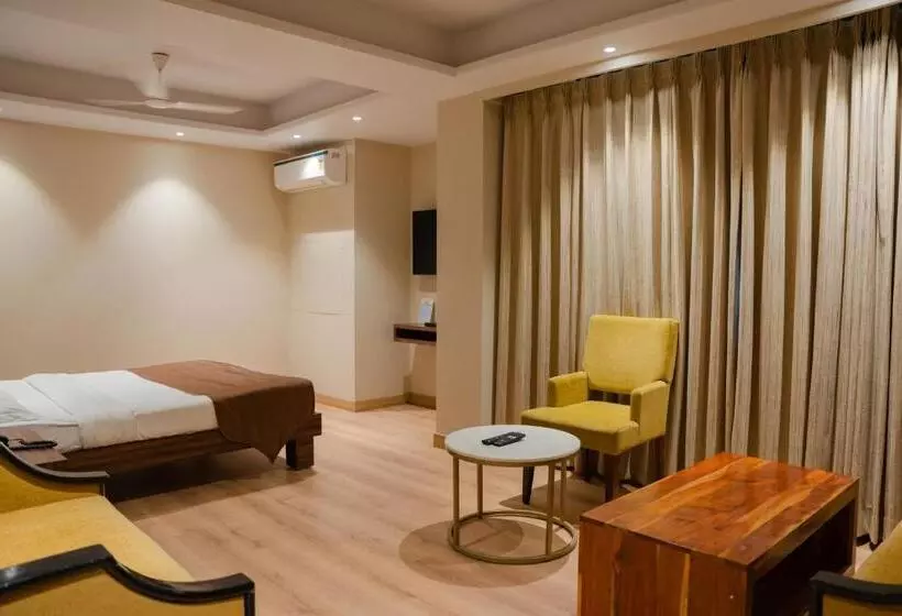 Hotelli The Shiv Regency