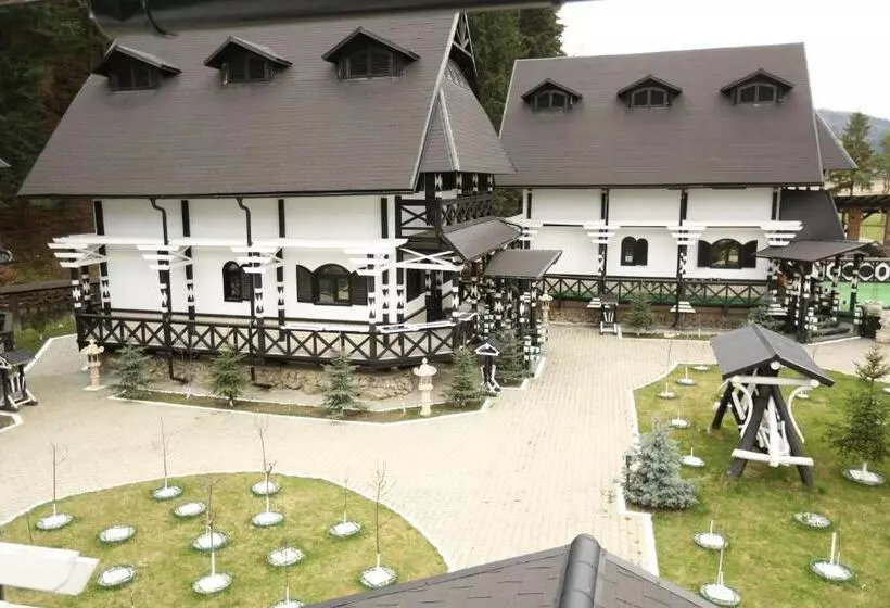 استراحتگاه Complex Lions Bucovina
