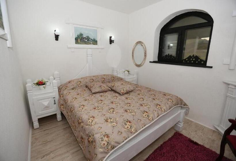 استراحتگاه Complex Lions Bucovina