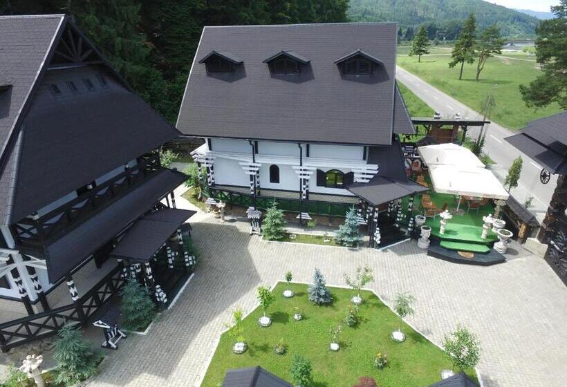 استراحتگاه Complex Lions Bucovina