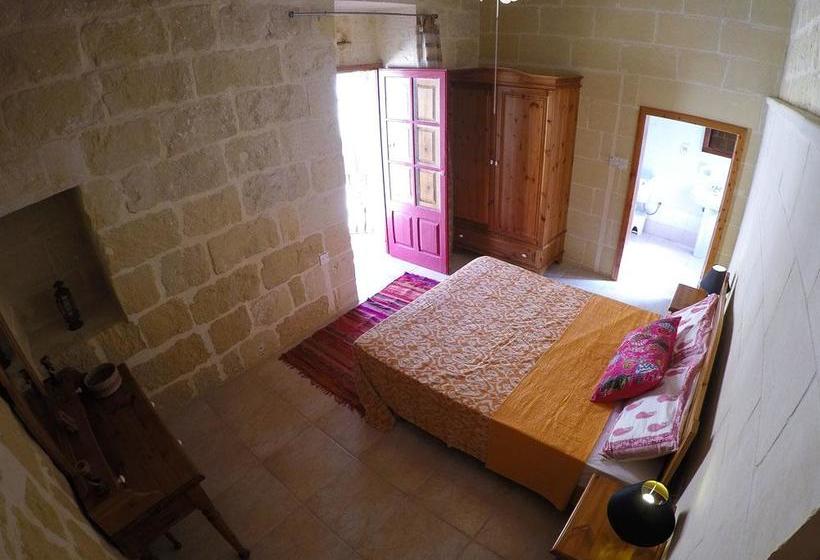 تختخواب و صبحانه Shanti Ghar Gozo