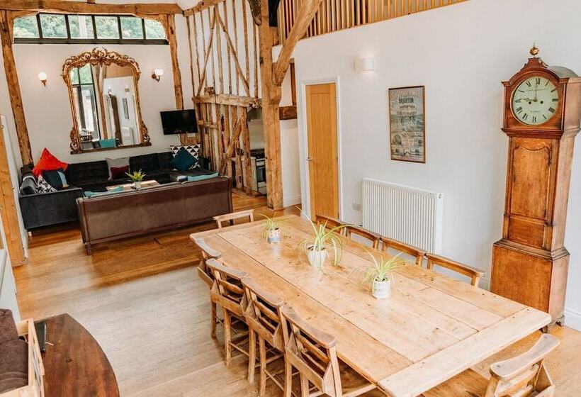 Отель Creeksea Place Barns