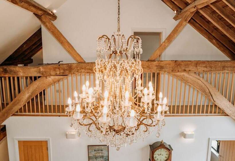 Отель Creeksea Place Barns