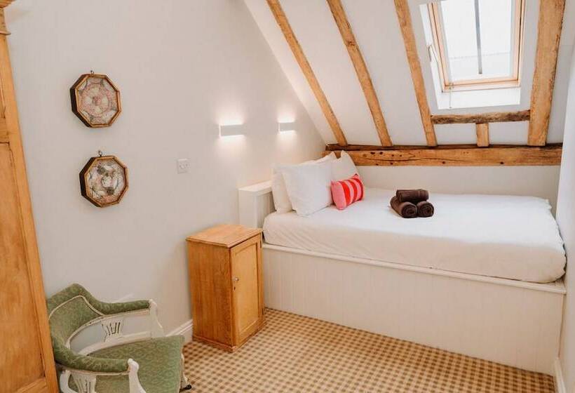 Отель Creeksea Place Barns