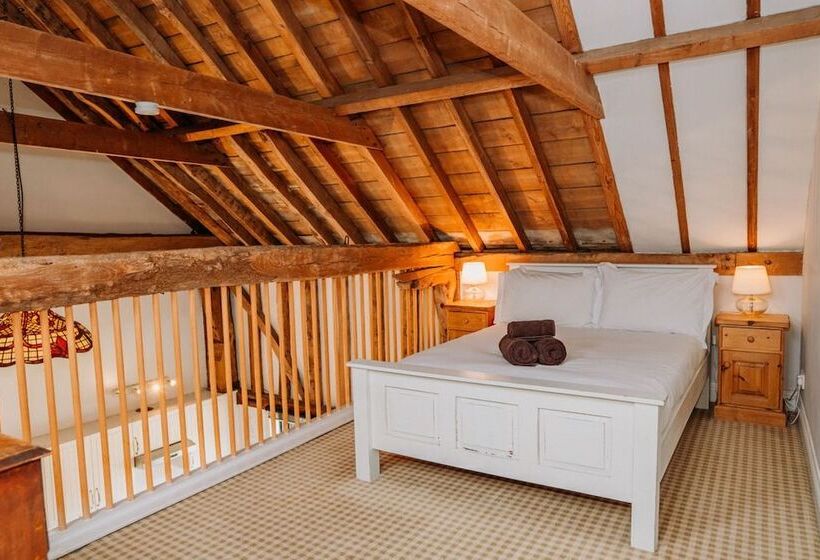 Отель Creeksea Place Barns