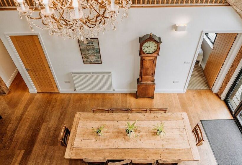 Отель Creeksea Place Barns