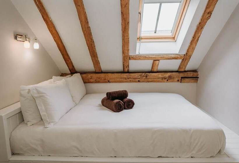 Отель Creeksea Place Barns