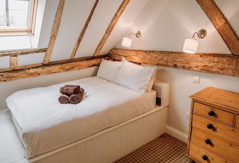 Отель Creeksea Place Barns