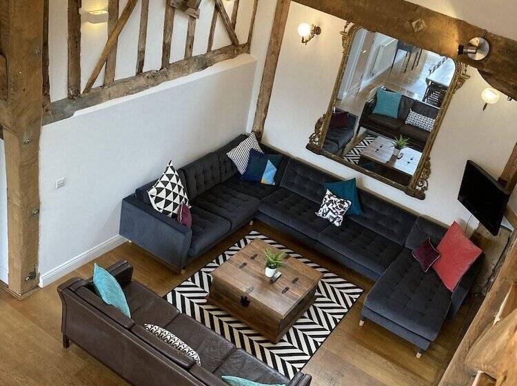 Отель Creeksea Place Barns