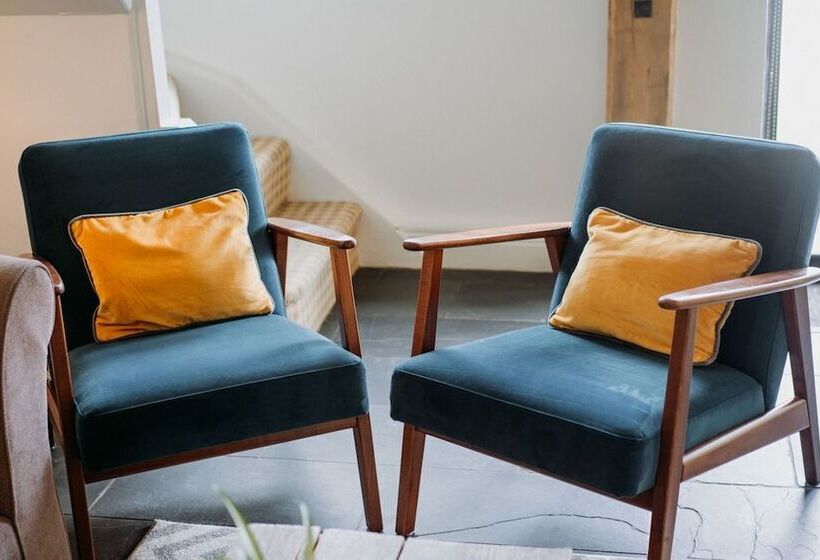 Отель Creeksea Place Barns