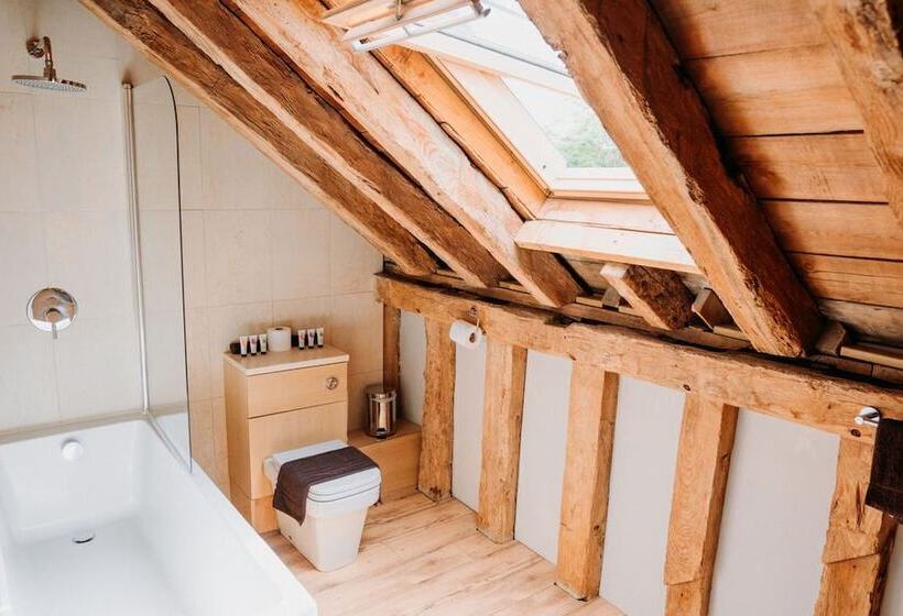 Отель Creeksea Place Barns