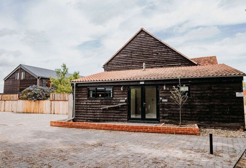 Отель Creeksea Place Barns