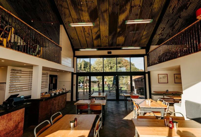 Отель Creeksea Place Barns