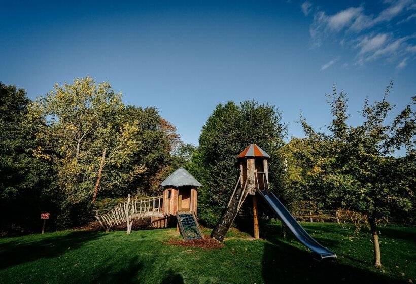 Отель Creeksea Place Barns