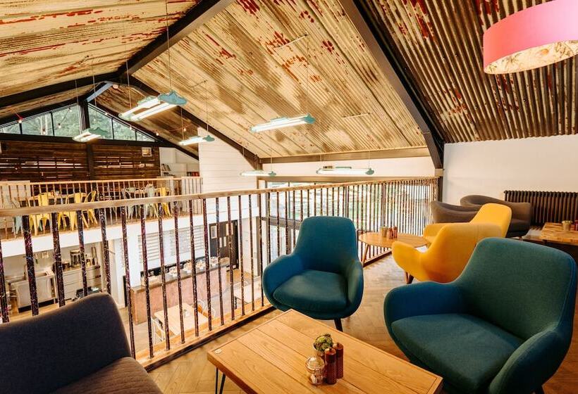 Отель Creeksea Place Barns