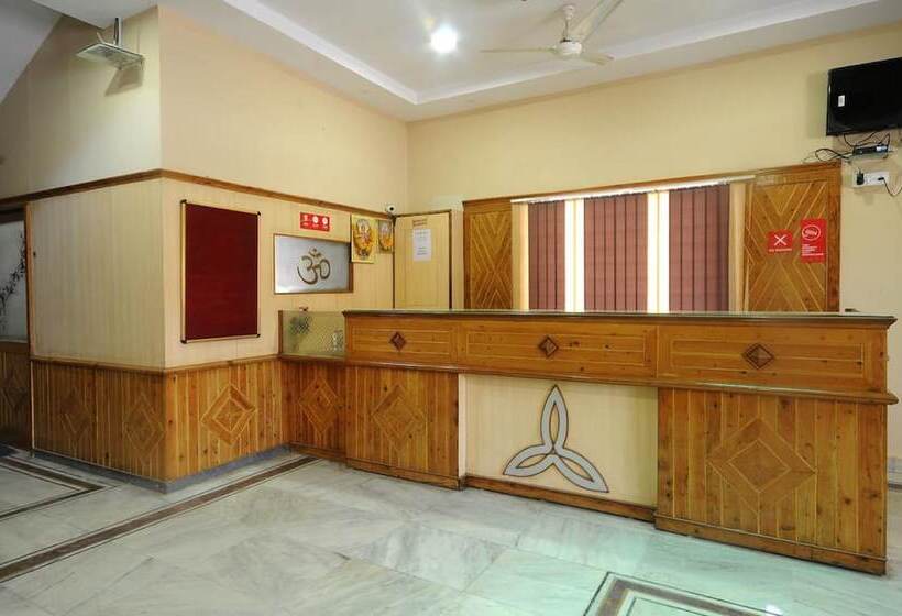 בית מלון כפרי Empire Gandhidham