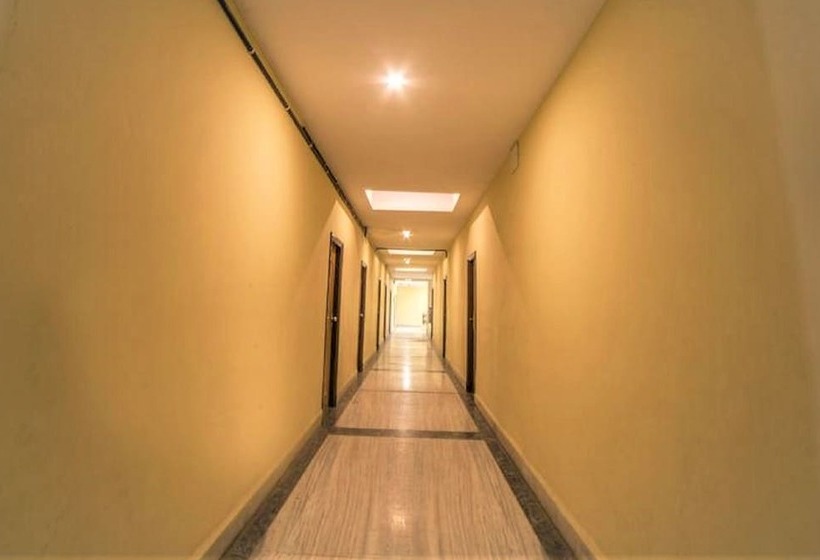 בית מלון כפרי Empire Gandhidham