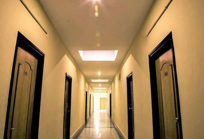 בית מלון כפרי Empire Gandhidham