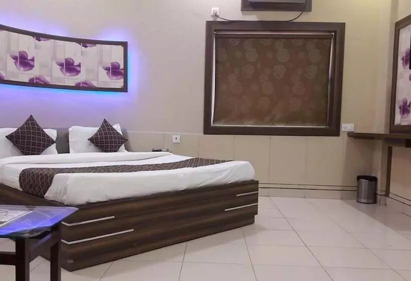 ホテル Empire Gandhidham