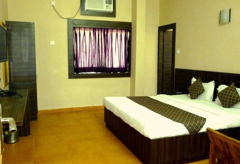 בית מלון כפרי Empire Gandhidham