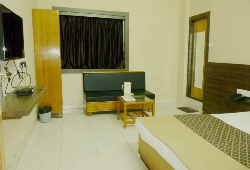 בית מלון כפרי Empire Gandhidham