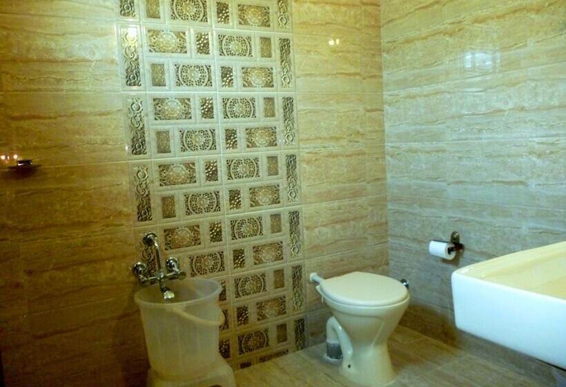 בית מלון כפרי Empire Gandhidham