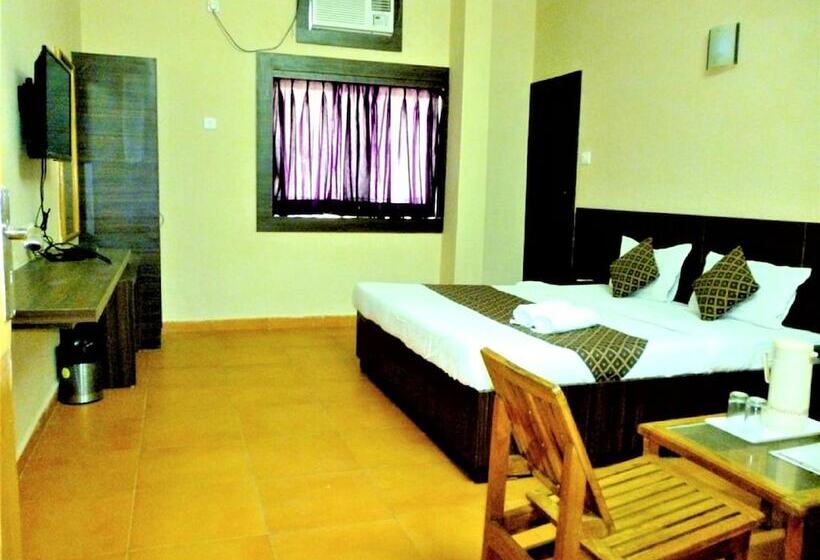 בית מלון כפרי Empire Gandhidham