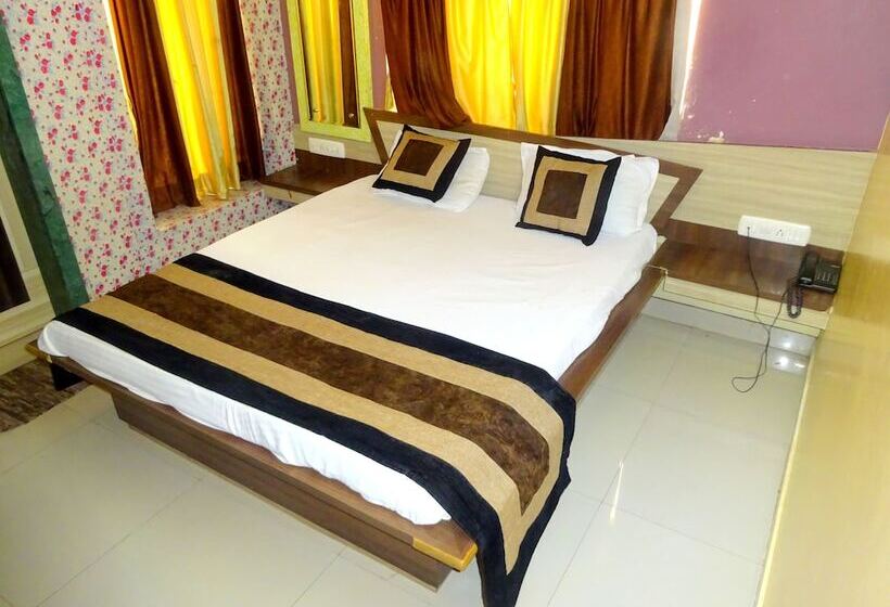 Hotel Raj Palace By Sky Stays