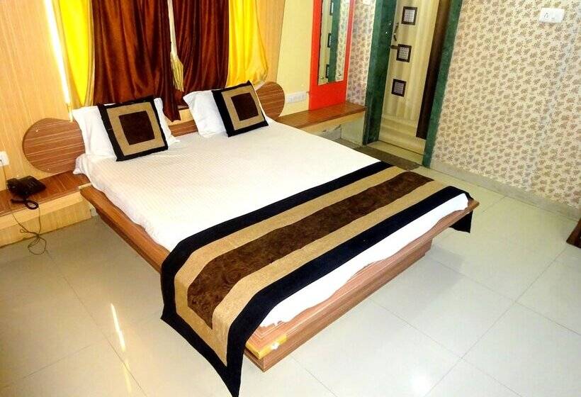 Hotel Raj Palace By Sky Stays