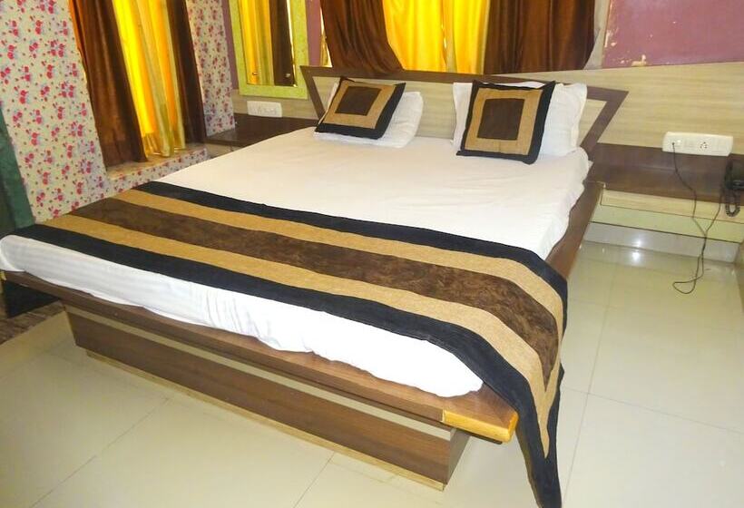 Hotel Raj Palace By Sky Stays