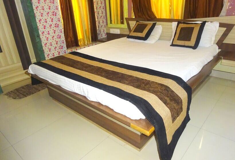 Hotel Raj Palace By Sky Stays