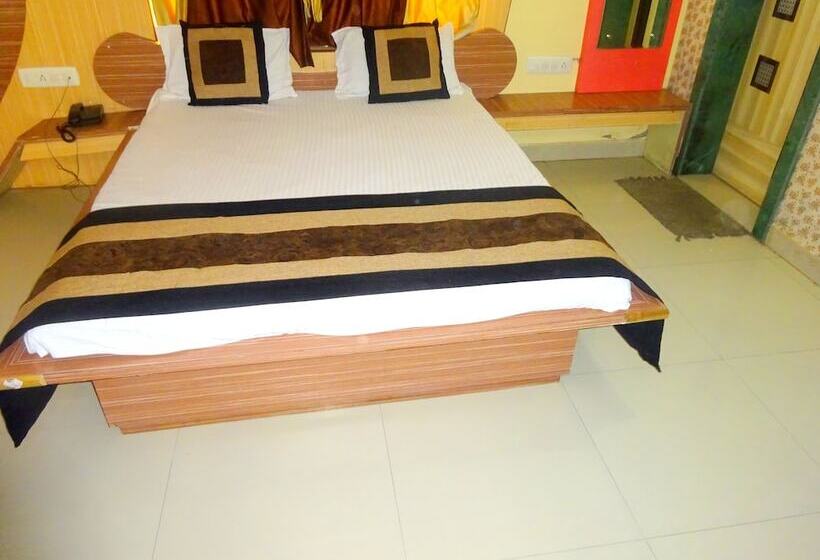 Hotel Raj Palace By Sky Stays