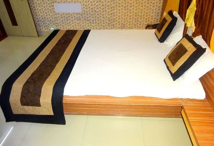 Hotel Raj Palace By Sky Stays