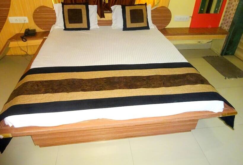 Hotel Raj Palace By Sky Stays