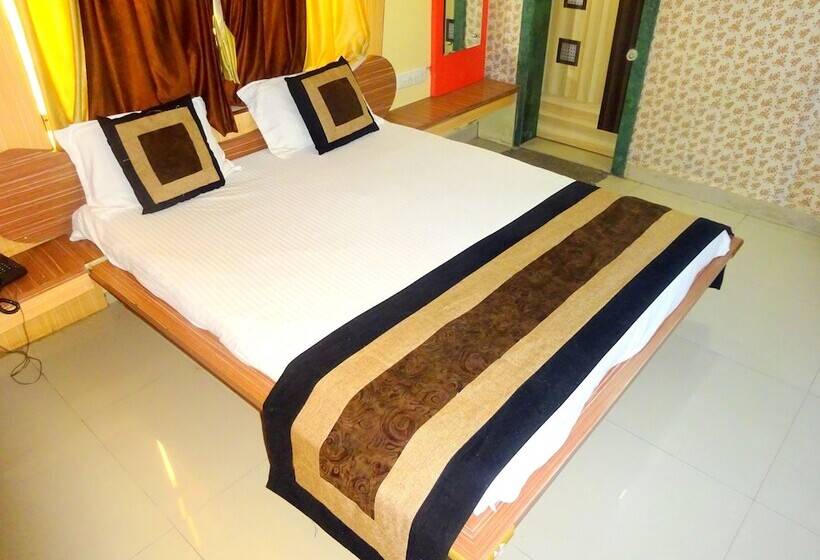 Hotel Raj Palace By Sky Stays