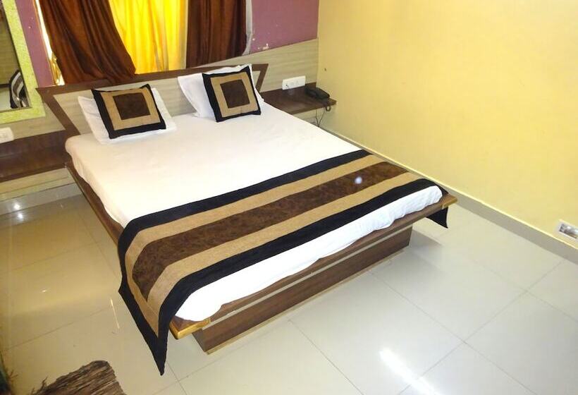 Hotel Raj Palace By Sky Stays