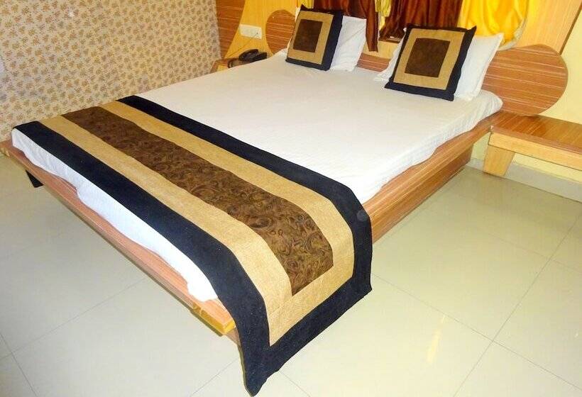 Hotel Raj Palace By Sky Stays