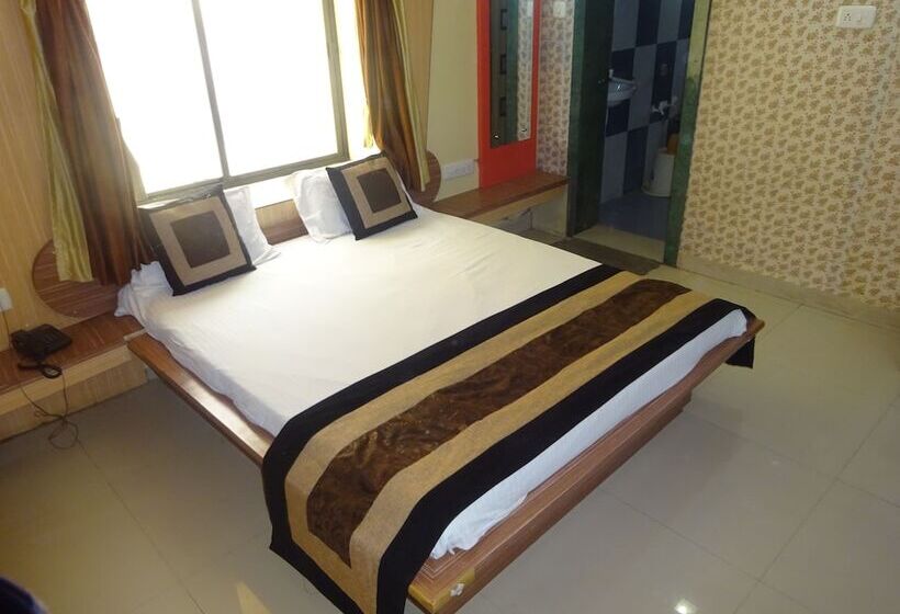 Hotel Raj Palace By Sky Stays