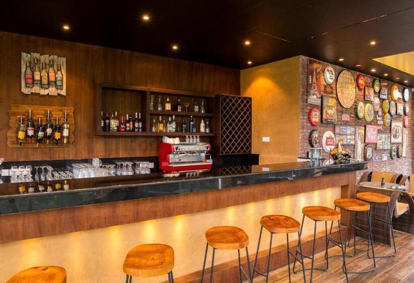 فندق The Golden Crown