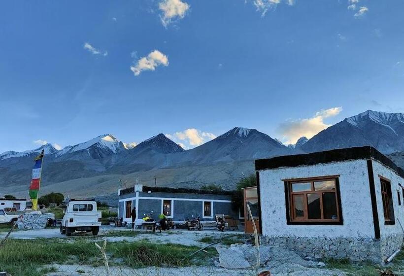Nocleg ze śniadaniem Amchi Homestay Ladakh By Lexstays