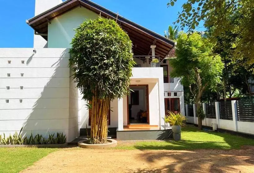 Aamiaismajoitus (B&B) Cenreeza Airport Villa