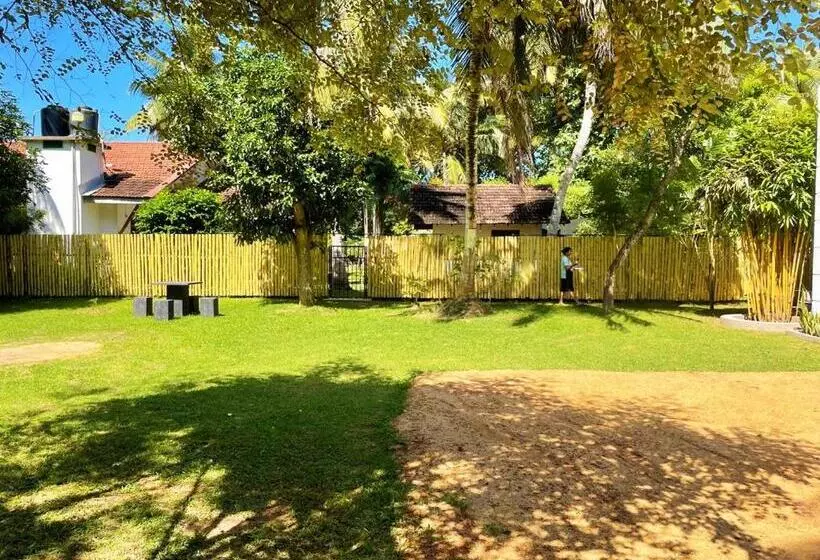 Aamiaismajoitus (B&B) Cenreeza Airport Villa