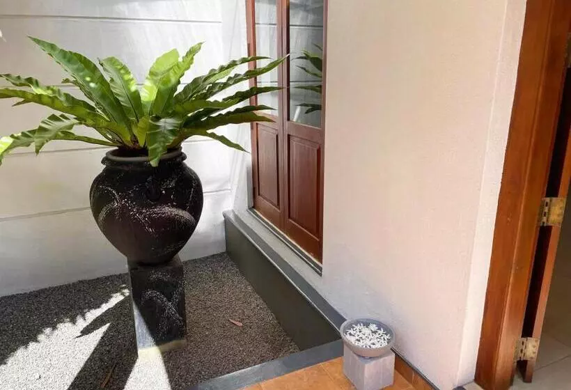 Aamiaismajoitus (B&B) Cenreeza Airport Villa