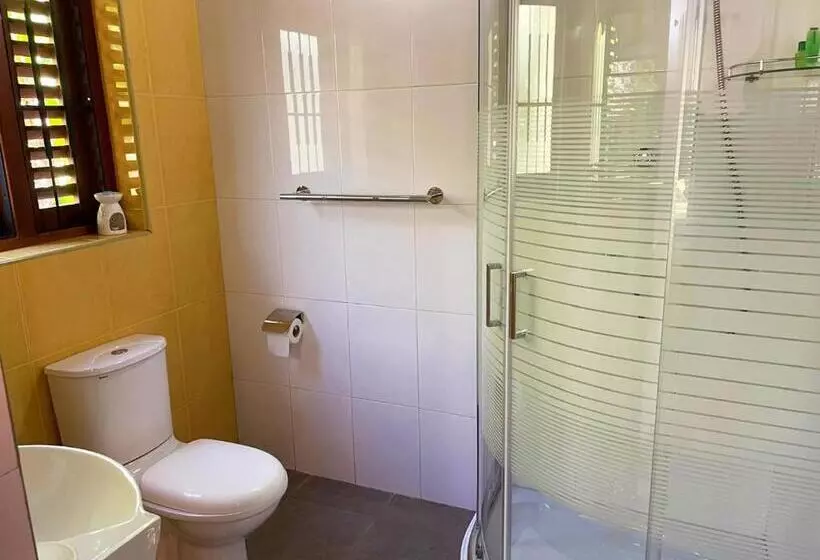 Aamiaismajoitus (B&B) Cenreeza Airport Villa