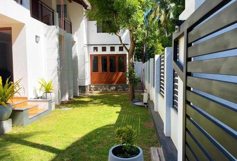 مبيت وإفطار Cenreeza Airport Villa