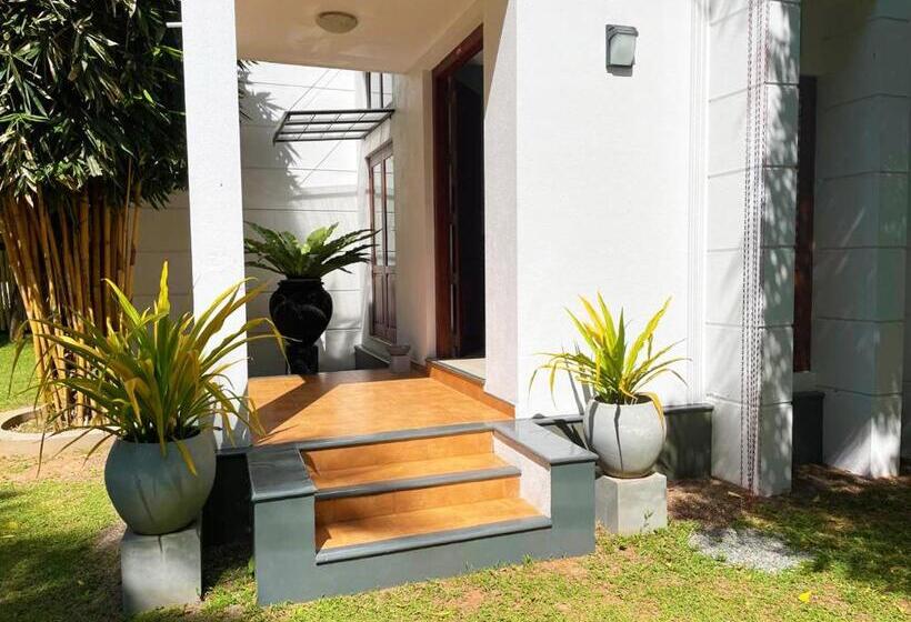 مبيت وإفطار Cenreeza Airport Villa