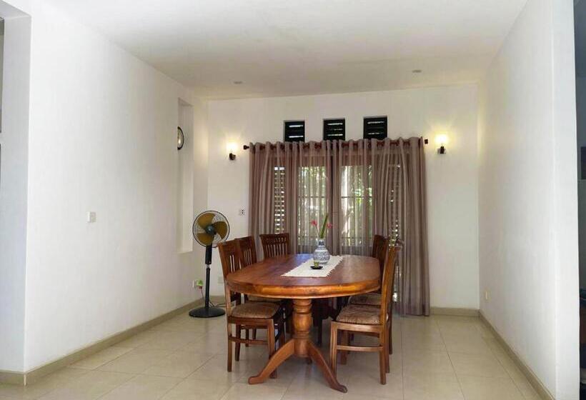 مبيت وإفطار Cenreeza Airport Villa