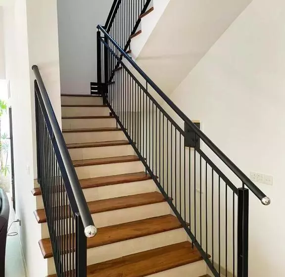 Aamiaismajoitus (B&B) Cenreeza Airport Villa