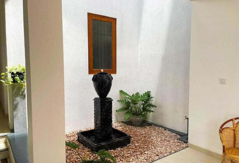 مبيت وإفطار Cenreeza Airport Villa