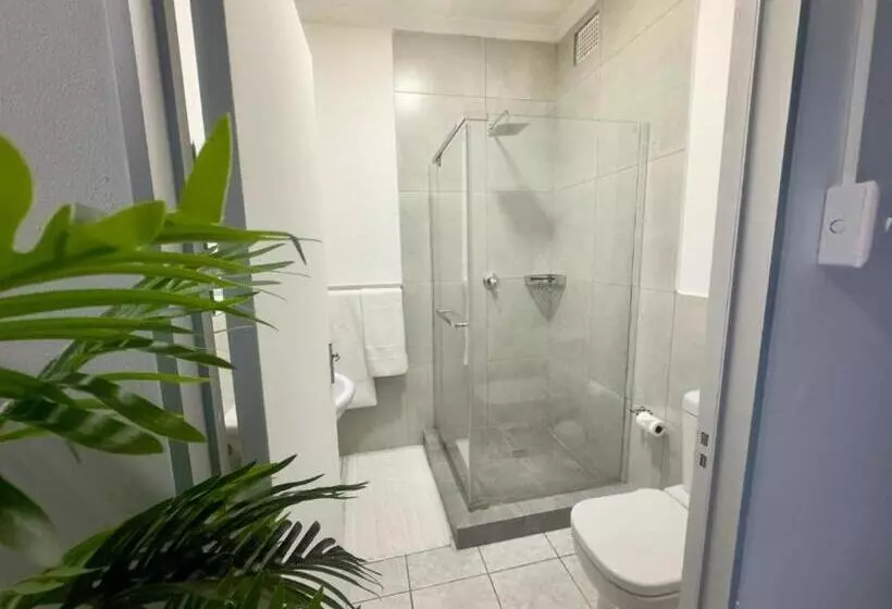 ペンション Room In Guest Room   Busa House Self Catering Guest House Caravan Park